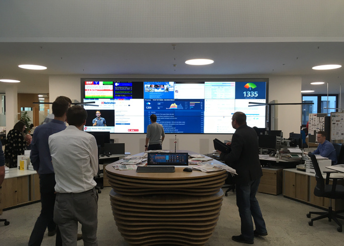 Visit of OÖNachrichten News Room